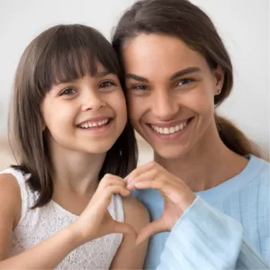 mom and daughter heart hands Learn the brain science behind a learning mindset